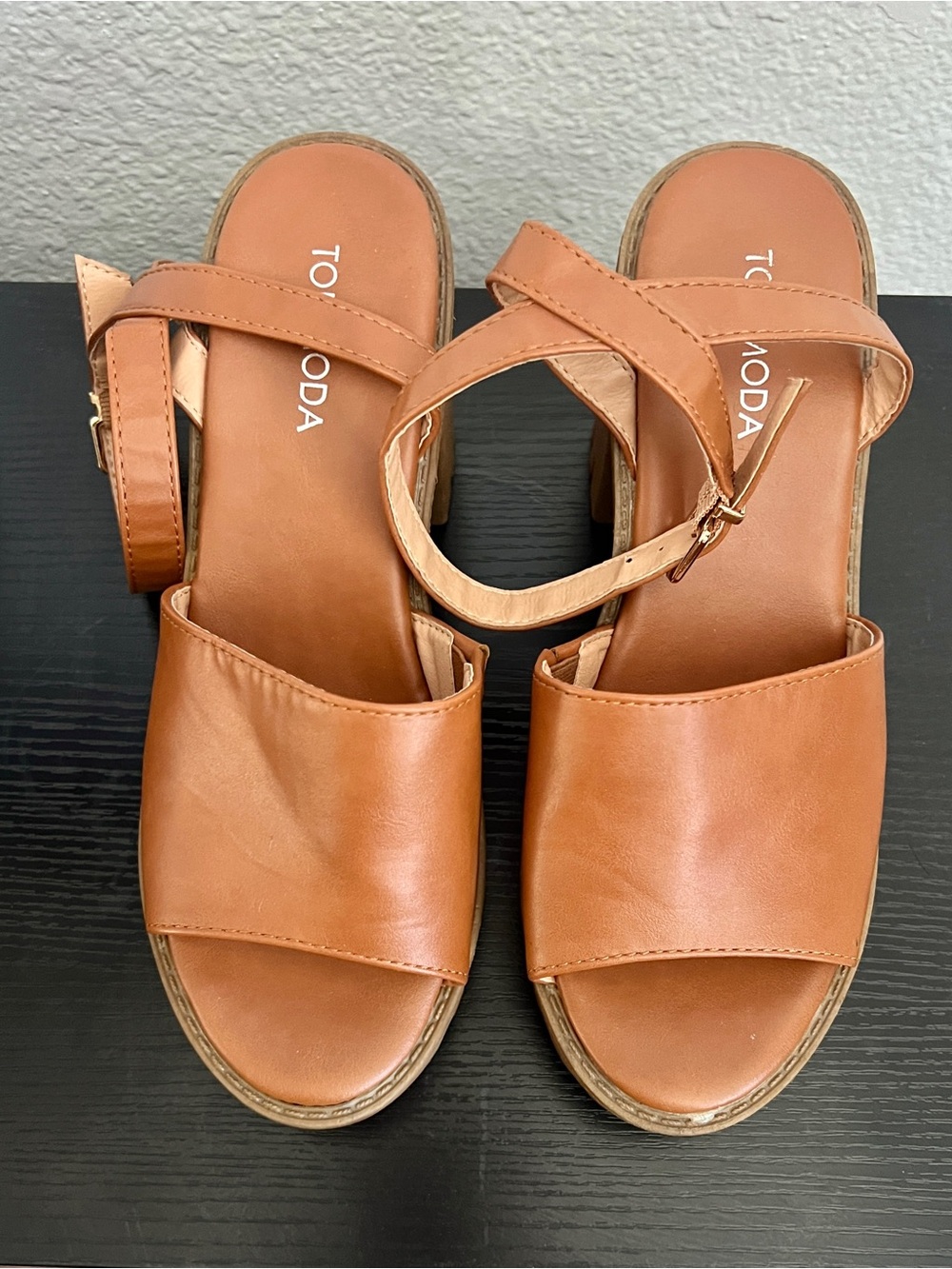 TOP Moda Tan Platform Chunky Heel Sandals with Gold Buckle - Picture 5 of 9